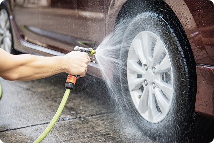 Polishing car headlight